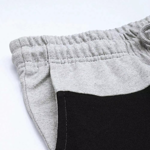 กางเกงขาสั้นสำหรับผู้ชาย กางเกงขาสั้นผู้ชายสีเทาตัดกับสีดำ ผ้าแห้งเร็ว เสื้อผ้าชายหาดและชุดออกกำลังกายสุดอินเทรนด์ - Product Image 6