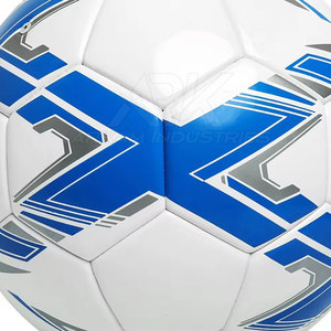 Ballon de football professionnel de qualité supérieure, durable, performant, avec une forme qui se maintient fièrement. - Product Image 6
