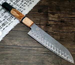 Cuchillo de Chef Santoku de Acero de Damasco Hecho a Mano, Estilo Industrial, Personalizable, de Alta Calidad, Ambidiestro, con Mango de Madera de Resina, Apto para Lavavajillas - Product Image 4