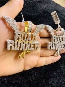 Pendentif plaqué or avec accents de diamants, bijoux hip-hop unisexe pour un style streetwear - Product Image 4