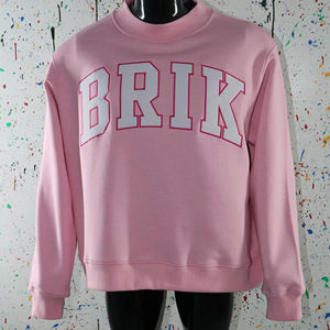 Sudadera BRIK PINK con cuello alto, 100% BLANCA, con apliques bordados, cuello ancho, hilos finos. - Product Image 1