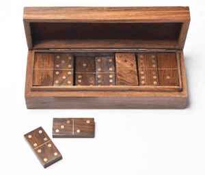 Jeu de dominos en bois dans une boîte avec motif de points circulaires, forme irrégulière, collection d'art, jeu de dominos en résine - Product Image 1