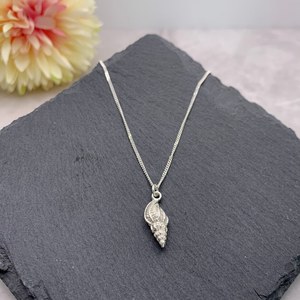 จี้เปลือกหอยทำมือจากเงินแท้ NIKHIL GEMS สไตล์วินเทจ สำหรับเป็นเครื่องประดับหมั้น พร้อมใบรับรองจากผู้เชี่ยวชาญสำหรับผู้หญิง - Product Image 3