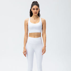 Ensemble de yoga sans couture personnalisé pour femmes : soutien-gorge de sport et short taille haute – Tenue de fitness respirante et extensible pour la course et l'entraînement - Product Image 5
