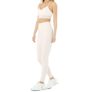 Ensemble de yoga pour femmes Nouvelle Collection – Ensemble 2 pièces sans coutures pour femmes – Vêtements de sport – Haut court et legging taille haute – Vente Flash - Product Image 3