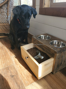 Bol en acier inoxydable incliné recommandé par vétérinaire dans un support d'alimentation en bois - Product Image 3