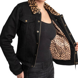 Veste en jean noire d'hiver pour femme avec col en fausse fourrure et fourrure de léopard, tricotée en coton - Product Image 2