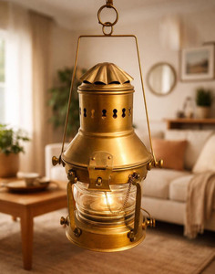 Lanterne à huile nautique vintage en laiton, finition antique, abat-jour en verre suspendu, lampe maritime pour la décoration de la maison et des hôtels - Product Image 1