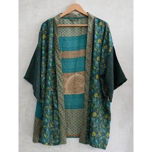 Kimono Corto de Seda India Hecho a Mano de Lujo para Mujer, Ropa de Dormir Estampada, Ropa de Estar por Casa - Product Image 1