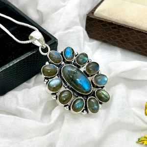 Colgante de Labradorita Azul Brillante, Plata de Ley 925, Colgante de Flor Hecho a Mano, Joyería de Piedras Preciosas Naturales, Regalo de Navidad - Product Image 4