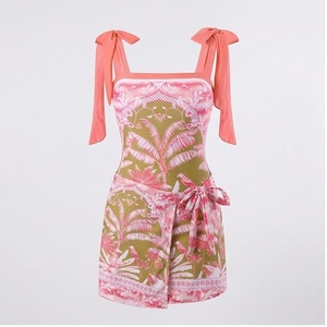 Traje de baño con estampado tropical para mujer, con tirantes cuadrados en el cuello y cintura con cordón ajustable - Product Image 1