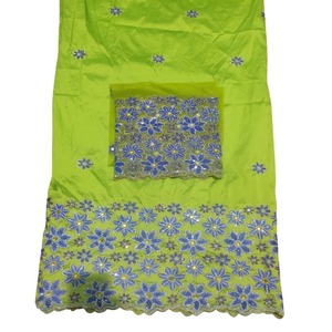 El clásico y encantador pañuelo nigeriano George con adornos de piedras en tela de seda con estampado floral para ocasiones especiales. - Product Image 1