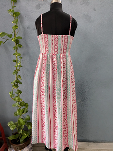 Robe longue maxi sans manches à col rond en coton 100% faite à la main pour femmes, légère, à motifs imprimés, pour la saison estivale - Product Image 4