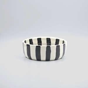 Bol en céramique pour animaux domestiques avec design émaillé noir et blanc Parfait pour la maison et le jardin Article de qualité supérieure - Product Image 2