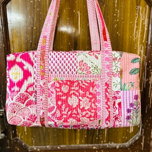 Handmade Pink Floral <b>Patchwork</b> Duffel <b>Bag</b> With Zipper Closure Multi-Functional Travel For Women Casual Style Textile Material - Product Image 1