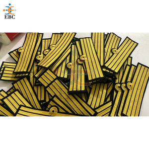 Épaulière de grade de capitaine de vol Nelson Loop, en dentelle française de luxe, écologique, avec 3 bandes, finitions dorées, argentées et blanches, et poignets plats - Product Image 6