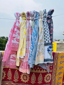 Écharpes en coton indien imprimées à la main, longues, à motifs floraux, respirantes, durables, pour l'été, couvre-maillots de bain, en tissu voile doux, idéales comme cadeau - Product Image 3