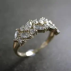 Anillo de Compromiso y Boda de Oro Amarillo de 14K con Moissanita Real de Corte Marquesa de 2Ct - Product Image 1