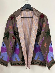 Manteau Bohème Celestial Wolf, Veste en Velours Brodé à la Main Style Suzani, Textile Artistique, Combinaison Indienne Traditionnelle et Moderne, Vêtement d'extérieur - Product Image 3
