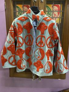 Veste gris clair pour femme avec motifs brodés orange (paix, Yin Yang et abstraits) – Vêtements d'extérieur décontractés et tendance, vente en gros de vestes - Product Image 3