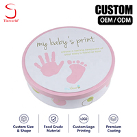 Boîte en métal ronde personnalisée pour empreintes de mains ou de pieds de bébé, boîte à biscuits, emballage cadeau en métal, boîte commémorative pour le premier mois du bébé