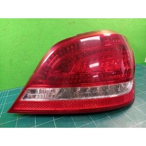 ไฟท้ายมือสองของรถยนต์อีควัส ขวา รุ่น 924023N000 - Product Image 2