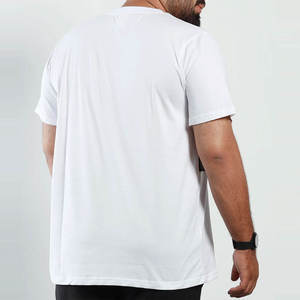 Camiseta de diseño moderno para hombre con corte relajado, camiseta para hombre inspirada en las tendencias de la colección de ropa urbana. - Product Image 2