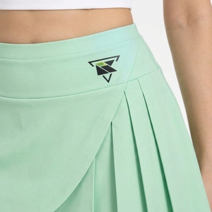 Jupe de tennis respirante pour femme, en tissu extensible doux, offrant une couverture confortable et une performance légère pour l'entraînement au tennis. - Product Image 5