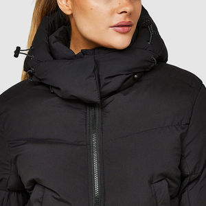 Veste d'hiver courte en duvet noir uni pour femmes, design de haute qualité, nouvelle conception, vestes à bulles sur mesure pour femmes par Maven Togs - Product Image 2
