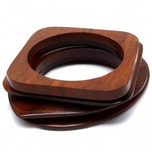 Bracelets élégants en résine et en bois pour des bijoux classiques - Product Image 4