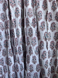 ชุดเดรสอินเดียผ้าฝ้ายพิมพ์ลายด้วยมือ 100% ทรงยาว คอวี แขนยาว ลายดอกไม้ สไตล์ลำลอง ชุดคลุมยาวผ้าฝ้ายอินเดีย - Product Image 6