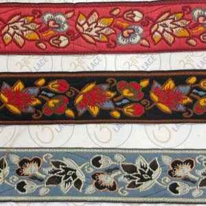 Encaje Rapiyar de alta calidad ideal para bordes de sarees, lehengas, estilismo de vestidos y calzado. - Product Image 1