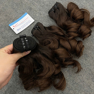 Extensions de cheveux humains bouclés et rebondissants, fabriquées à partir de cheveux vietnamiens bruts, couleur ombrée marron, pour tissage de cheveux bouclés et rebondissants - Product Image 1