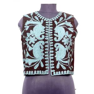 Chaleco de Invierno con Bordado Floral Único, Ecológico, Forro Cómodo, Chaqueta de Algodón de Inspiración Vintage para Mujer - Product Image 1