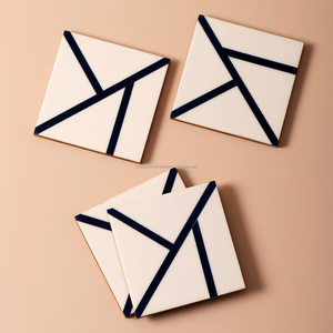 Ensemble de sous-verres carrés en résine avec incrustation d'os faits à la main Emballage personnalisé Effet décoratif Artisanat Cadeau Tasse Thème Modèle - Product Image 1
