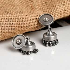 Boucles d'oreilles Jhumki en argent pur tribal Meera Jaipur Pushti - Product Image 1