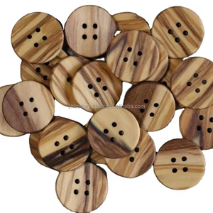Suministros de fábrica de lujo accesorios de ropa botón de madera natural pura dos agujeros cuatro agujeros botones de coco de madera - Product Image 1