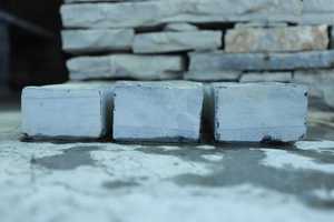 Pavés en pierre calcaire noire taillés à la machine 10x10 cm pour pavage extérieur, allées, chemins, aménagement paysager, blocs de sol - Product Image 4