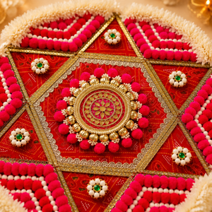 Decoración de pared Rangoli floral roja hecha a mano para Diwali y Puja, con pompones, cuentas de perlas y ribete dorado, centro de mesa Mandala para el hogar - Product Image 3