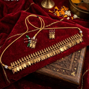 JeweleMarket Ensemble Collier et Boucles d'Oreilles Traditionnels Indiens en Alliage Doré avec Pièces de Monnaie et Strass en Cristal |   Bijoux de mariée ethniques - Product Image 1