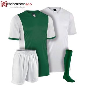 Maillot de football personnalisé pour hommes, vêtements de football personnalisés, uniforme de football sublimé pour jeunes - Product Image 3