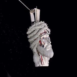 Colgante de rostro masculino chapado en rodio en plata de ley 925 con incrustaciones de moissanita incolora VVS - Product Image 1