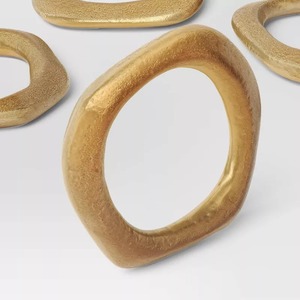 Ensemble de 4 anneaux de serviette en métal doré modernes, décor de table géométrique sculptural - Product Image 2