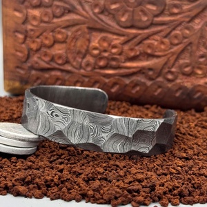 Bracelet manchette unisexe en acier Damas fait main, forme lune, largeur 9 mm, épaisseur 2-3 mm, style vintage unique pour mariage et anniversaire - Product Image 1