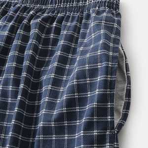 Ensemble décontracté pour homme : T-shirt gris à col rond avec poche à carreaux et short bleu marine à carreaux, respirant, idéal pour l'été - Product Image 5