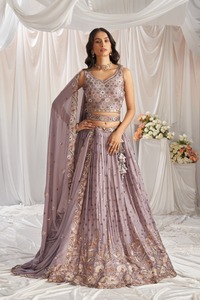 Ensemble Lehenga indien pakistanais brodé violet avec col en V et dupatta en tulle pour fêtes et mariages - Product Image 5