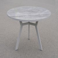 Table en métal de luxe MG01 |   Table de bistrot d'extérieur moderne avec pieds en fer thermolaqué pour hôtel, café, hôpital, école, entrée