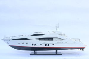 Modelo de Yate Moderno de Madera Hecho a Mano SUNSEEKER PREDATOR 130 - Product Image 2