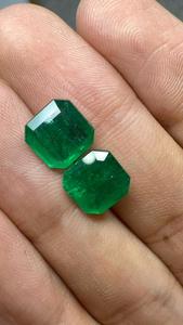 Paire de pierres précieuses vertes naturelles émeraude 5,81 carats, taille octogonale carrée, pierres à facettes pour boucles d'oreilles, bagues et bijoux - Product Image 2