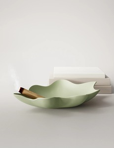 Bol en métal minimaliste en forme de feuille verte, fait main, pour la décoration intérieure - Product Image 5